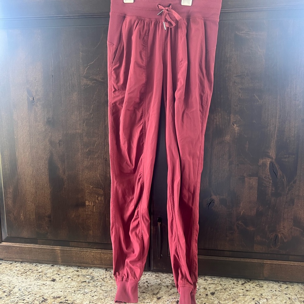 NWOT 🍋 Lululemon Mulled Wine Dance Studio Joggers Size 4